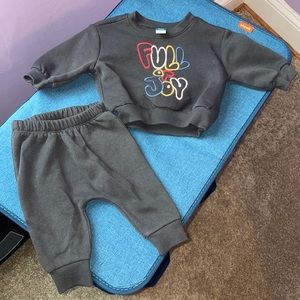 Kids 0 to 3 months sweatsuit